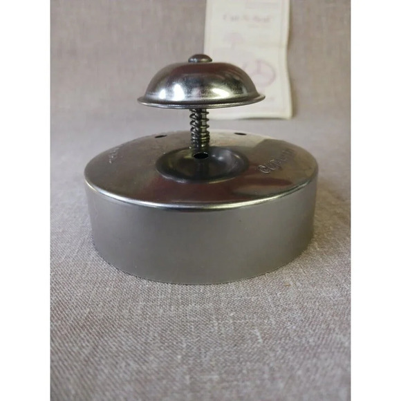 Vintage Pampered Chef Cut-N-Seal 3.5" Sandwich Cutter and Sealer W/Pamplet 1996 - Picture 6 of 9